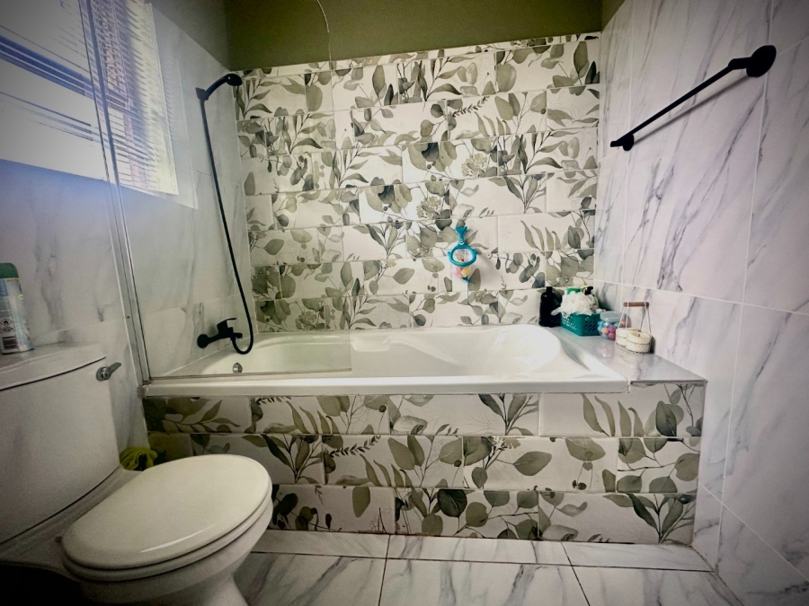 2 Bedroom Property for Sale in Denneoord Western Cape